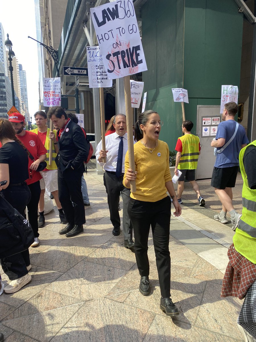 Thank you to <a href="/NYCComptroller/">Office of New York City Comptroller Brad Lander</a> Brad Lander and City Council Member <a href="/CabanD22/">Council Member Tiffany Cabán (D22)</a> for joining us on the picket line and helping us show management that New York is a union town! ✊
