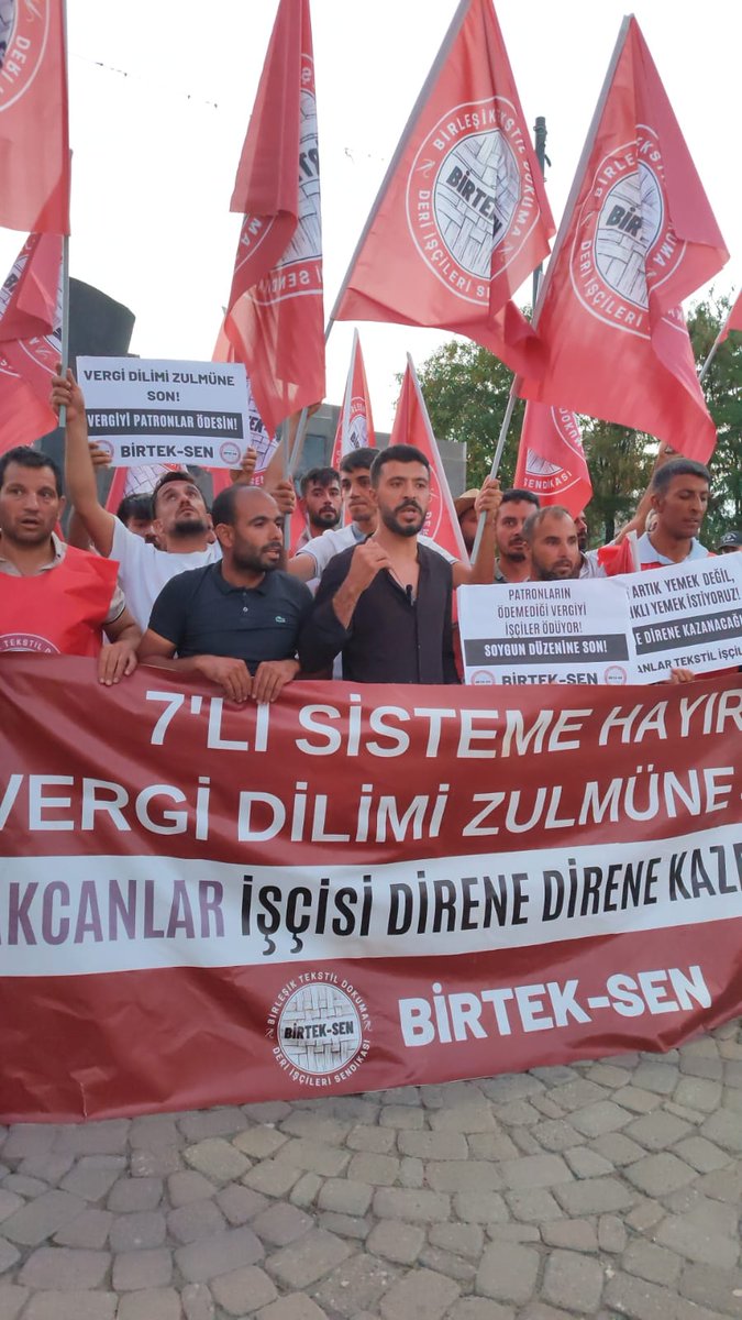 xalisari's tweet photo. 31 gündür direnişte olan #akcanlarişcileri haksız yere yalan kodlarla işten atıldı hakkını aramak için patronların hotelerin önünde  işkenceyle gözaltına alındığı, sesiz kalma Akcanlar patronuna ait #GrandHotel ve #DivanHotel
#OteldeSefaFabrikadaCefa
#AkcanlarİşçisiHakkınıAlacak https://t.co/9rnArOBLUK