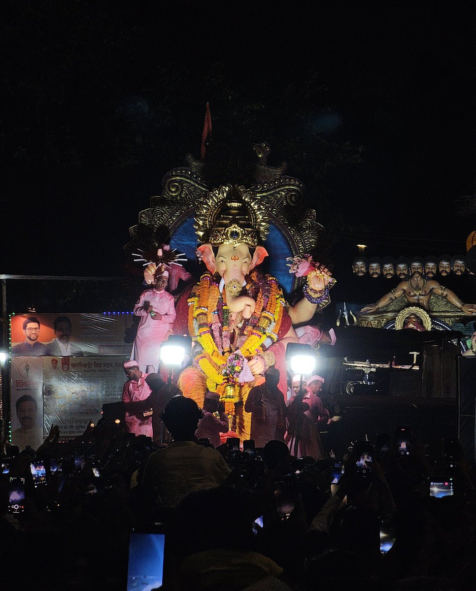 ana__2019's tweet photo. Lalbaug cha Raja ✨️ 
.
.
#GanpatiVisarjan2024 #ganesha #GanpatiBappaMorya #GaneshFestival2024 #GaneshChaurthi #Mumbai #GaneshVisarjan #ganpati #LalbaugchaRaja https://t.co/vWu1cnVSUW