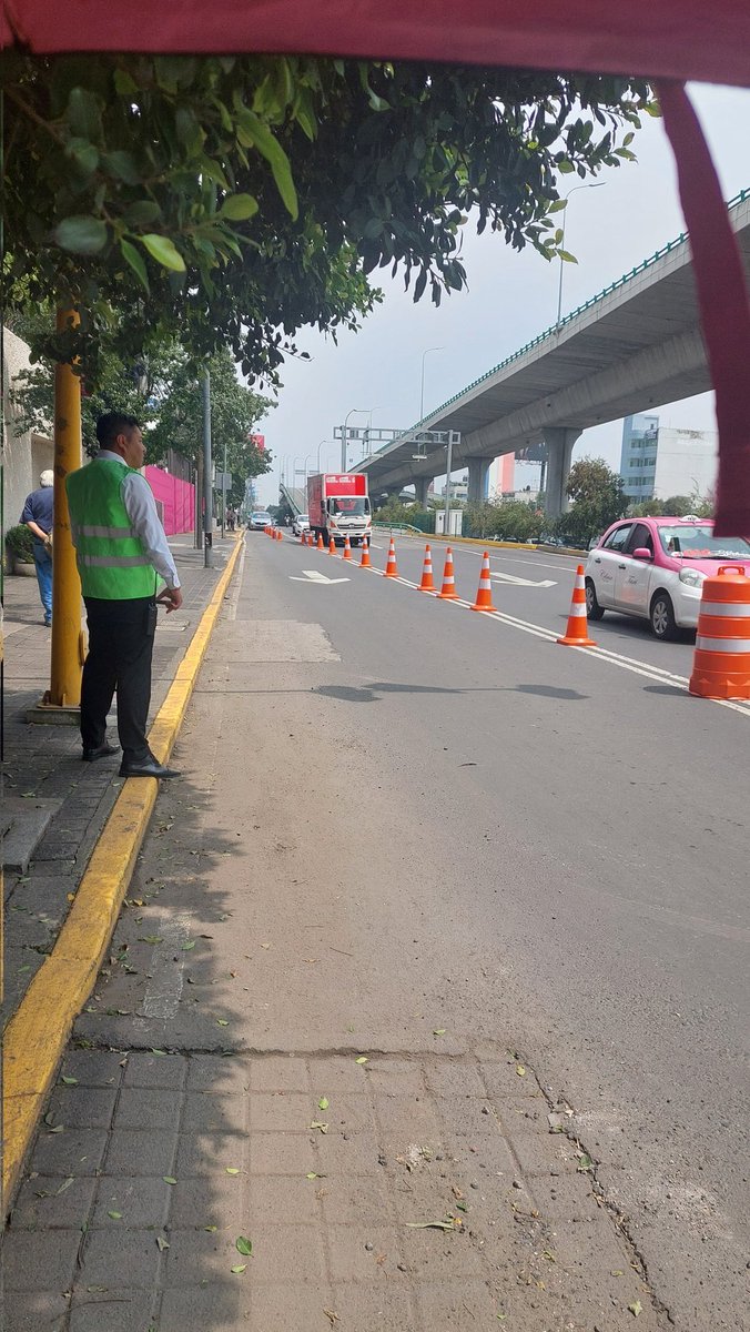 LssIvtt's tweet photo. Con que privilegios goza en @OLINCACOLEGIO para cerrar un carril de periférico @OVIALCDMX https://t.co/TOEg81D8lL