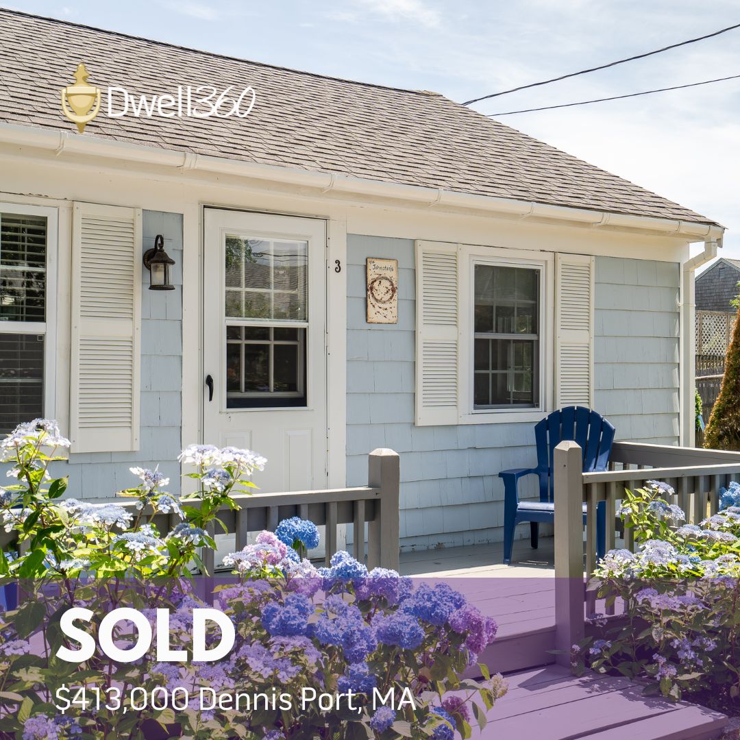 Dwell360's tweet image. Life is short, buy the beach house! 🏄‍♂️
 
#sold #dwell360 #capecodma #capehouse #dennisma #dennisport