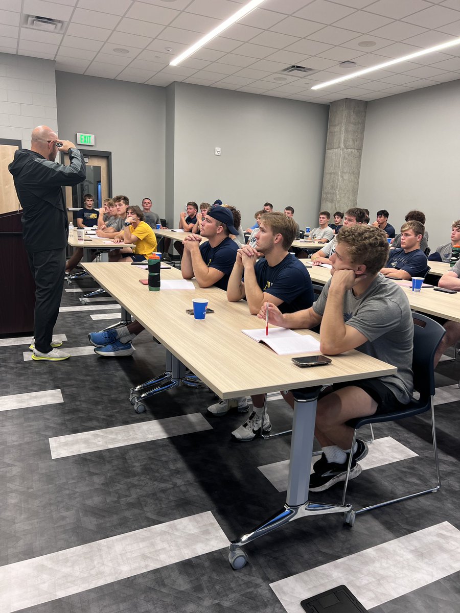 Trained the body in the weight room and the mind with <a href="/KristoferKracht/">Kristofer Kracht, M.S.</a> this morning! Winning the day! 🧠 🏋️

#vikingtough