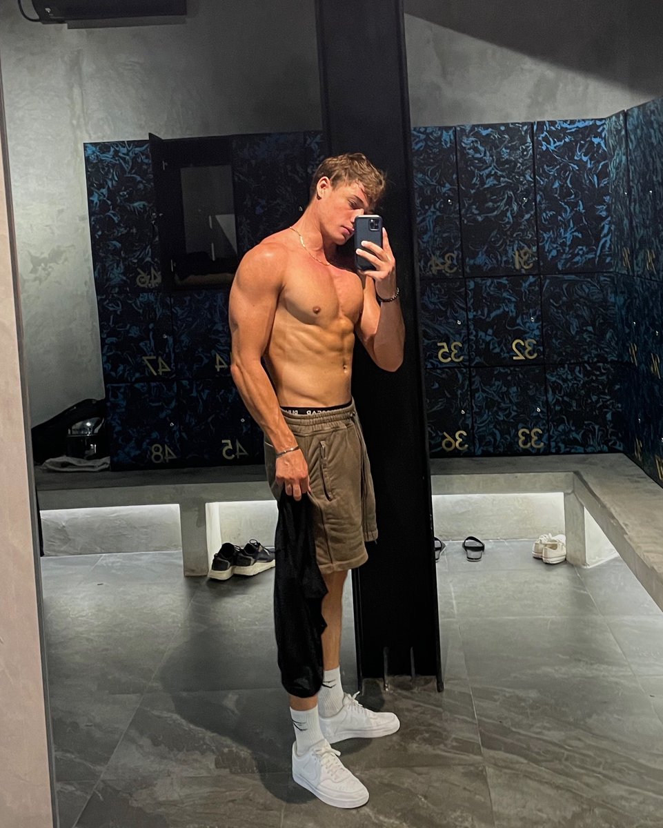 bensmithlive's tweet image. Fasting is literally the greatest remedy—the doctor within.

I fast 12-16 hours daily and do four 48+ hour fasts annually.

I highly recommend it for gut reset, cognitive performance, and detoxification.

Here is my ultimate fasting blueprint: 🧵