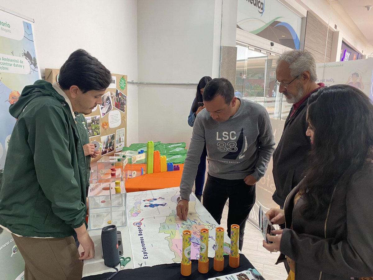 #AEstaHora | Nuestro Observatorio Ambiental de Bogotá participa en el Foro Ambiental Local en el Centro Comercial  <a href="/plazacentralccb/">Plaza Central Centro Comercial</a>, realizando actividades pedagógicas para enseñar a la ciudadanía sobre los recursos naturales de #BogotáMiCiudadMiCasa.