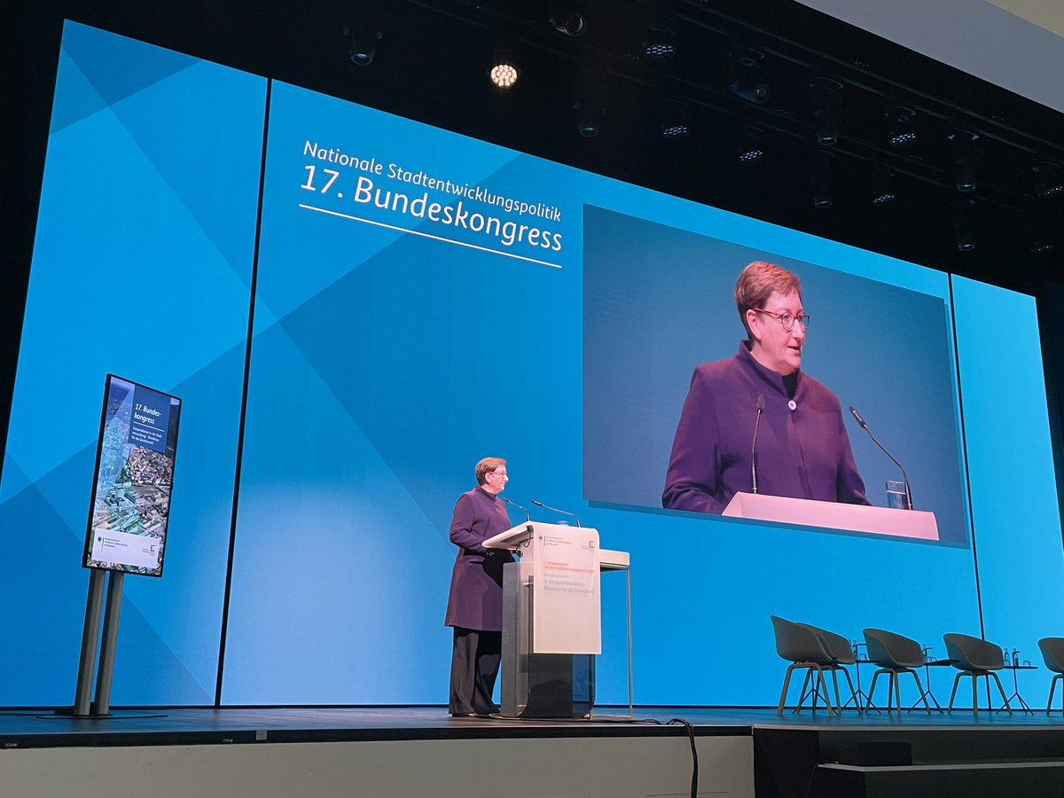 bbsr_bund's tweet photo. Los geht’s. Verfolgen Sie den 17. Bundeskongress Nationale Stadtentwicklungspolitik des @BMWSB_Bund in #Heidelberg im Livestream: https://t.co/Jvzx7xJMZL #nsp17 https://t.co/GmRIfxWzVV
