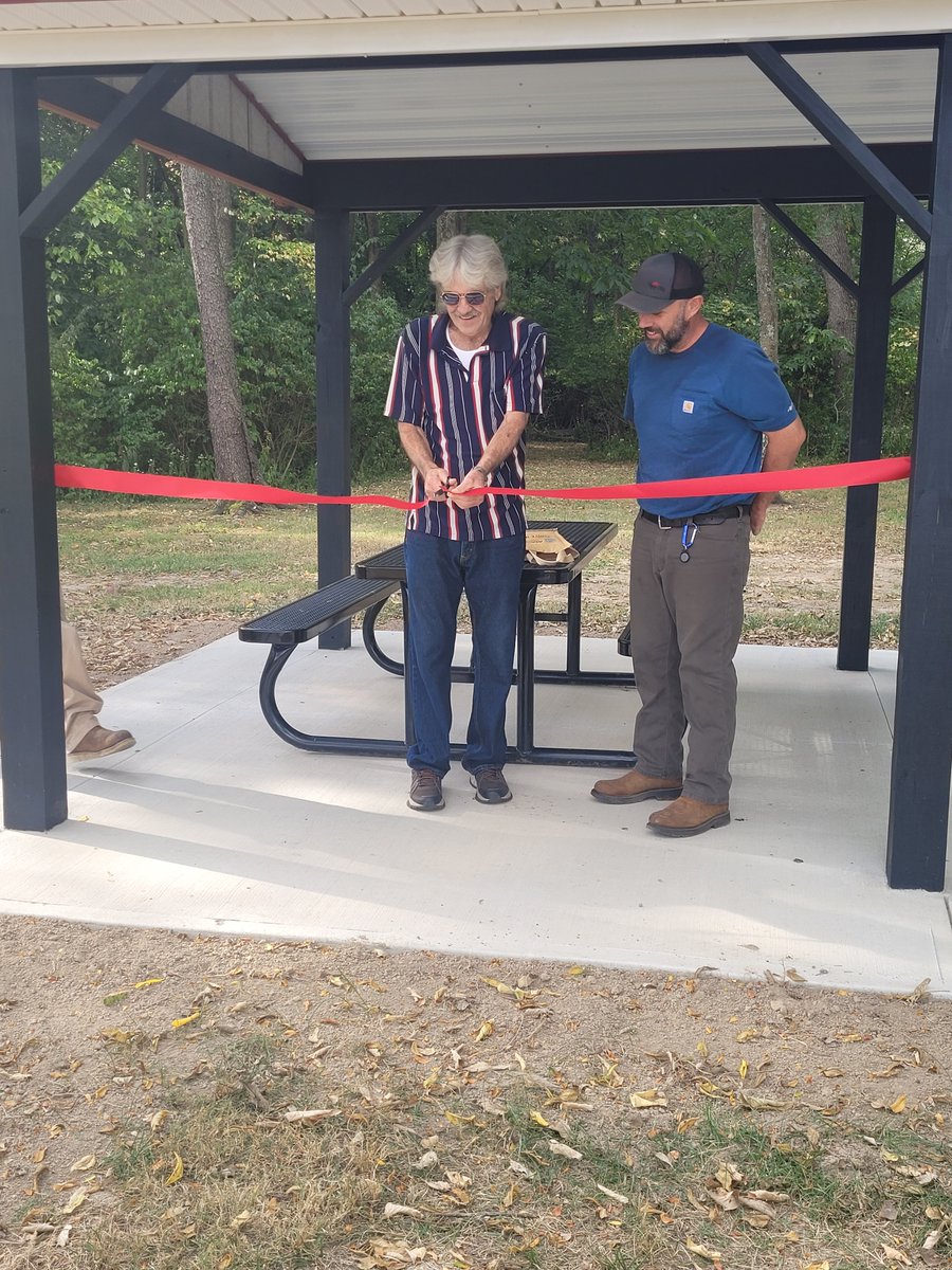 This morning, a dedication  was held at Lesher Woods in honor of two shelter houses and a flagpole, which were donated by Eddie A. Tucker Sr. in memory of Rex S. Tucker Sr.  The City of Tipp City thanks Mr. Tucker for the generous donation in memory of his loved one.
