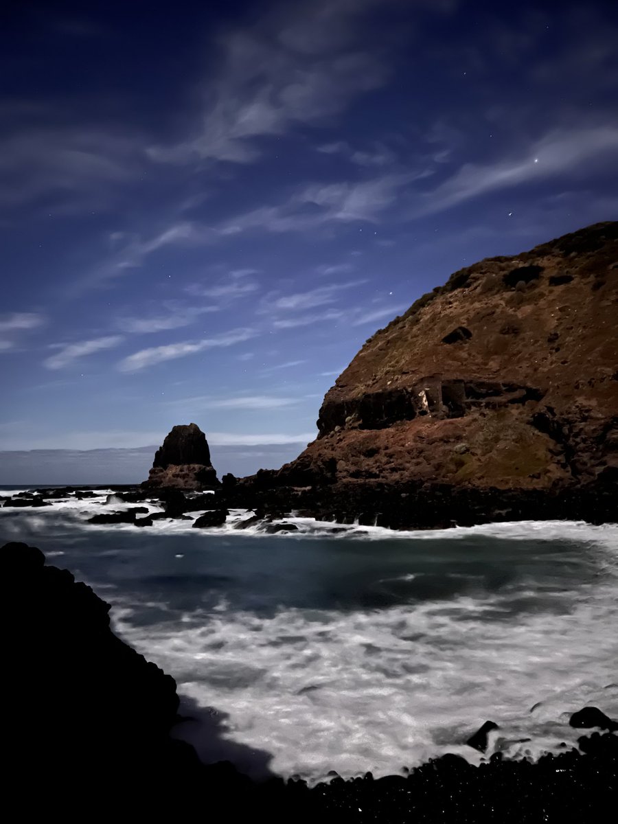 Chasing Auroras and competing with the super bright supermoon and tonight #auroraaustralis #capeschank