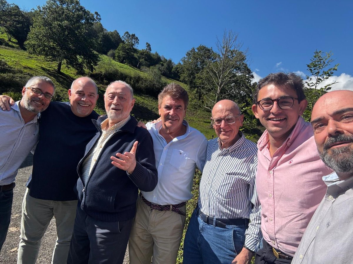 𝑶𝒓𝒈𝒖𝒍𝒍𝒐𝒔𝒐𝒔 𝒅𝒆 𝒏𝒖𝒆𝒔𝒕𝒓𝒐 𝒑𝒂𝒔𝒂𝒅𝒐, 𝒕𝒓𝒂𝒃𝒂𝒋𝒂𝒏𝒅𝒐 𝒑𝒐𝒓 𝒆𝒍 𝒇𝒖𝒕𝒖𝒓𝒐.