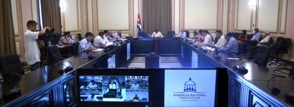 yanelysf79's tweet photo. El Consejo de Estado de la República de Cuba analizó este lunes el cumplimiento del cronograma del proceso de implementación de las medidas del Gobierno para corregir distorsiones y reimpulsar la economía en el año 2024. https://t.co/0g8dGfJhiz