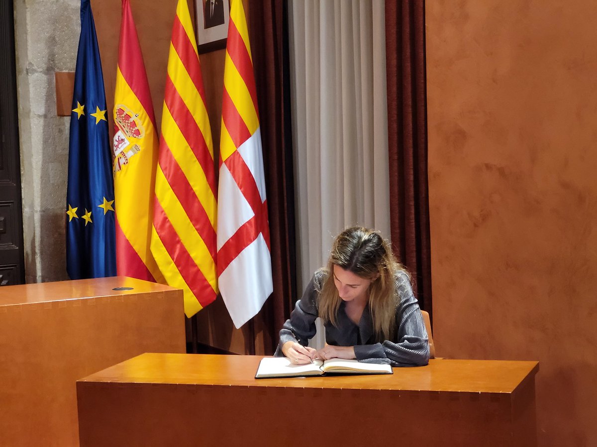 💫 L'Ajuntament ha rebut aquest dimarts a la tarda els esportistes olímpics manresans en un acte al Saló de Sessions

✍ Els homenatjats han signat el Llibre d’Honor de la Ciutat i han rebut uns obsequis en nom d'<a href="/ajmanresa/">Ajuntament de Manresa</a>

ℹ Tota la informació a: tinyurl.com/2bn3kqzf