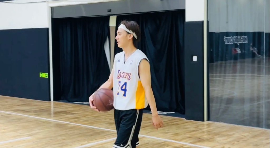 Evanddlin's tweet photo. 🏀
#LiYifeng #李易峰 #LYFENG #lyf #이역봉 #りいふう #หลี่อี้เฟิง #リー・イーフォン #LýDịchPhong https://t.co/DOQjIaih6i