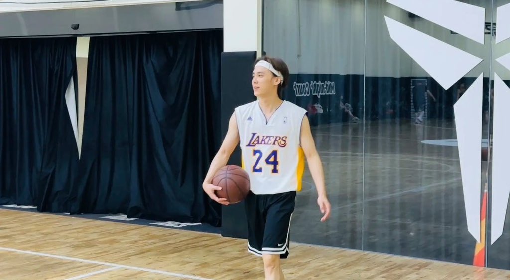 Evanddlin's tweet photo. 🏀
#LiYifeng #李易峰 #LYFENG #lyf #이역봉 #りいふう #หลี่อี้เฟิง #リー・イーフォン #LýDịchPhong https://t.co/DOQjIaih6i