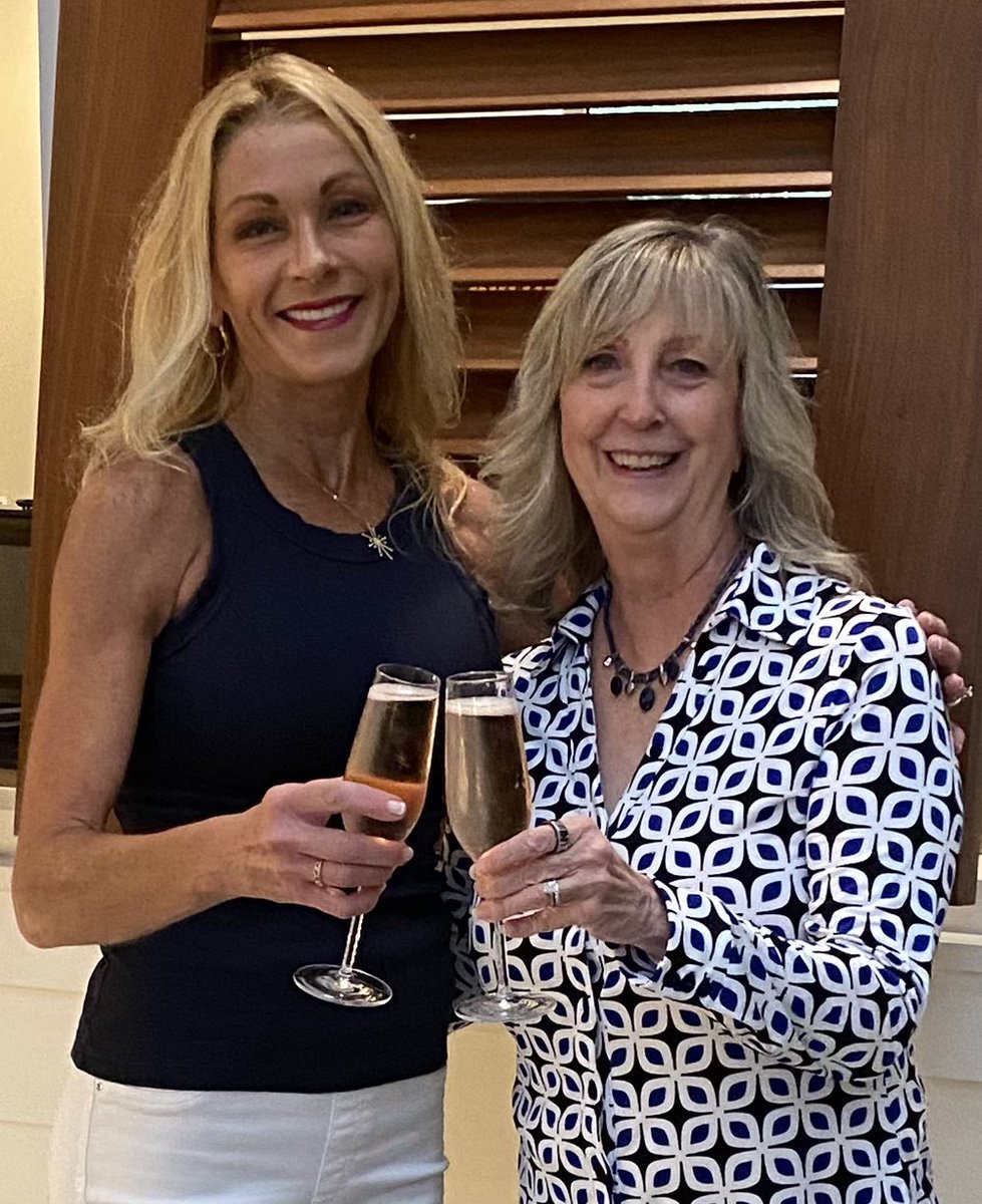 🌟It’s official! Jane Curth, the founder of @fitfixnow, has “passed the torch” to new CEO @thechristineconti
🌟FITFIXNOW is one of the leading online and affordable platforms for busy fitness professionals to attain continuing education credits! 💯💯💯
🙌BIG THINGS ARE COMING! 🙌