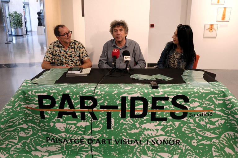 ajcambrils's tweet photo. CULTURA | 🎨 L’art contemporani i l’entorn agrari es fusionen en la tercera edició del festival PARTIDES
📆 L’esdeveniment dirigit per Jordina Ros i Pere Estadella es portarà a terme en un espai agrícola els dies 28 i 29 de setembre. 🧵
#Cambrils #Partides @CambrilsCultura https://t.co/olfjhCF5DS