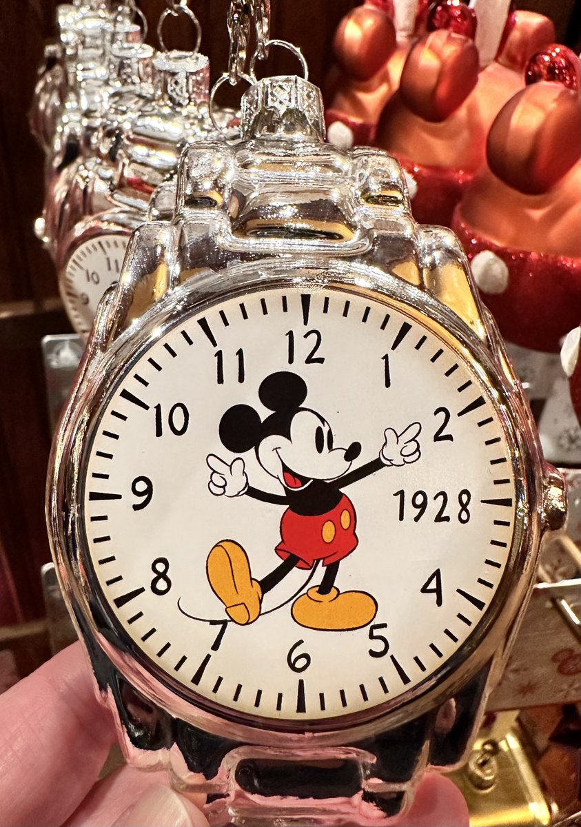 lalamocha4's tweet photo. Yesterday, while in Disneyland CA, on 9/16- I spotted these clocks in the shops on Main Street. Couldnβt help but feel those Q vibes! π
#mickeyclock https://t.co/DEnYpGBcth