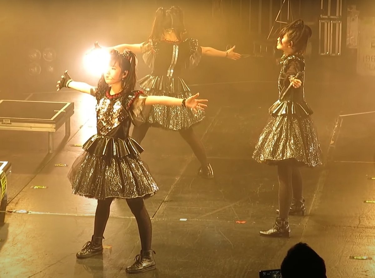 OrangeBlueJAPAN's tweet photo. In the air
Pray upward
All it’s over
Never rule her
#BABYMETAL #FDTD https://t.co/VKAecgKW0r