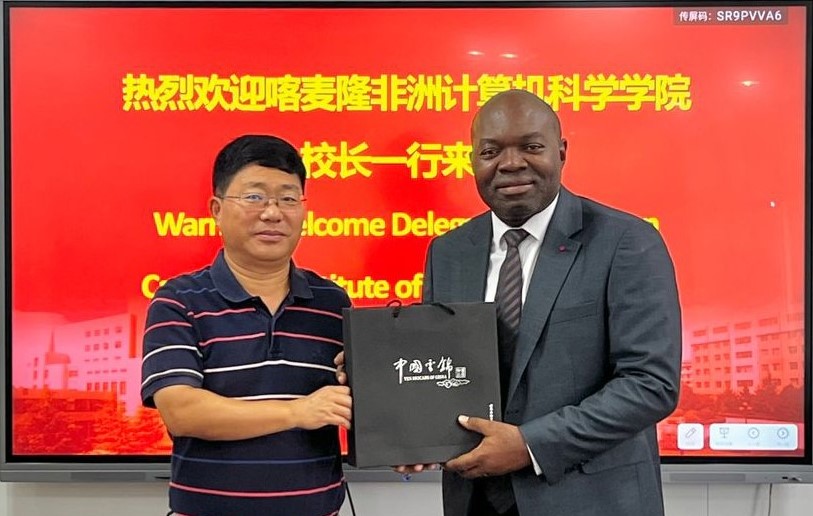 cuacatic's tweet photo. Armand Claude Abanda Renforce les Partenariats Éducatifs Sino-Africains lors du FOCAC à Pékin

Lire la suite ici : https://t.co/MzLyuYhVu7 https://t.co/zDrezRHxY1