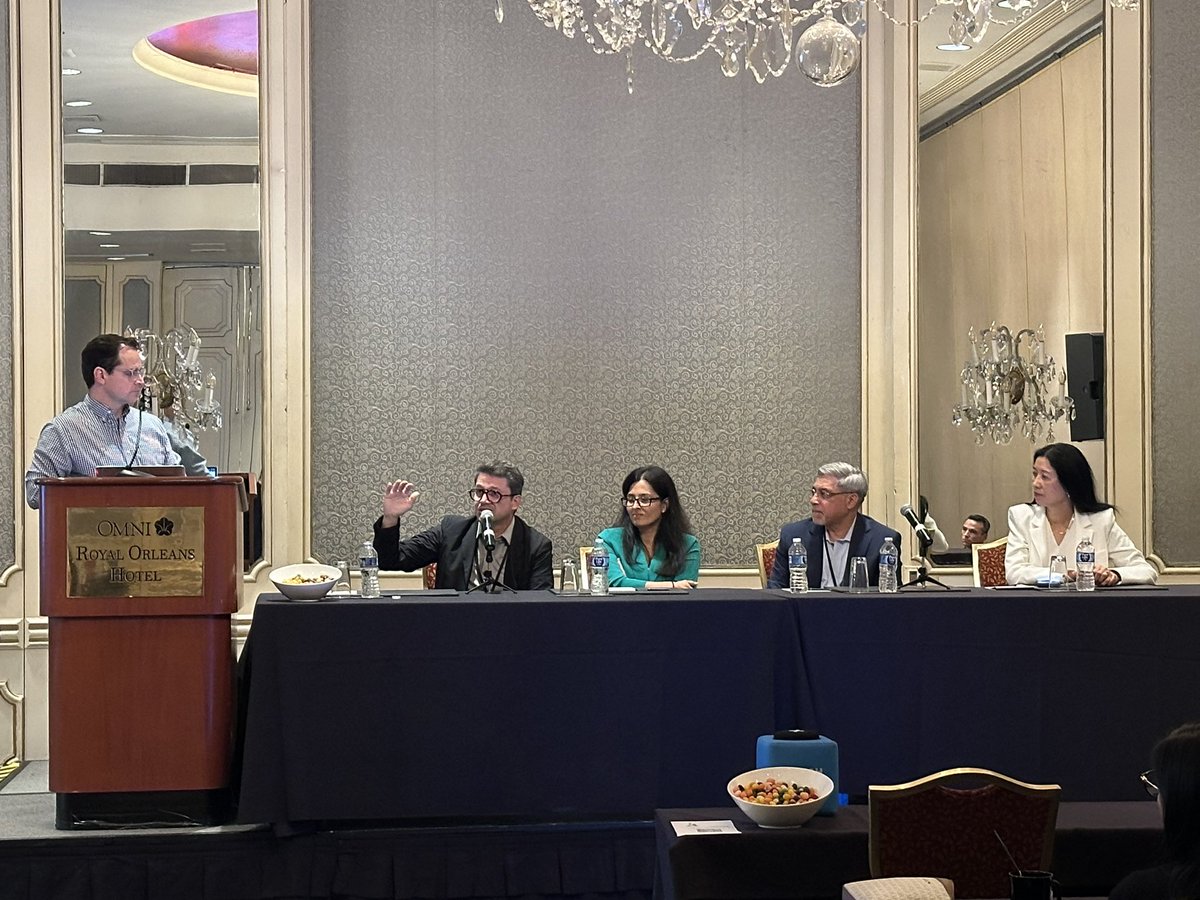 Last of 3 panels of <a href="/NASPGHAN/">NASPGHAN</a> JFC involved an excellent discussion about mentoring, imposter syndrome, visas, financial planning. Thanks to co-Director <a href="/dannymallon24/">Danny Mallon, MD, MSPHEd</a> for moderating this discussion with the amazing Leonel Rodriguez, @ssaeed94 @mileti143 <a href="/VickyNg_MD/">Vicky Ng</a>!