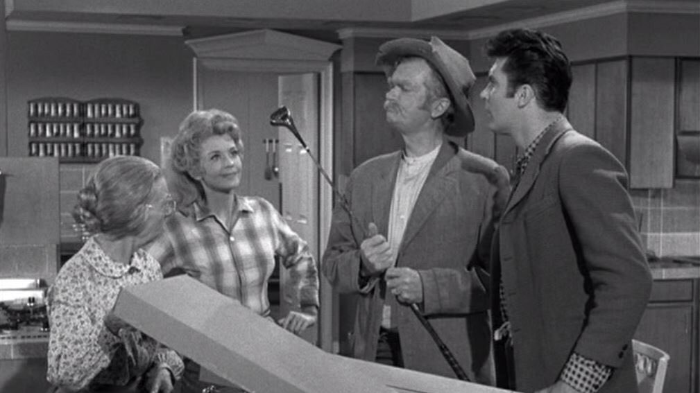 SaveRedlandLibr's tweet photo. 5:55pm TODAY on @TalkingPicsTV
From 1963, s1 Ep 29 of #Comedy series📺#TheBeverlyHillbillies "The Clampetts and the Dodgers" directed by #RichardWhorf & written by #PaulHenning + #DickWesson
🌟#BuddyEbsen #IreneRyan #DonnaDouglas #MaxBaerJr #LeoDurocher #SkipWard #WallyCassell https://t.co/L8CTEp01fq