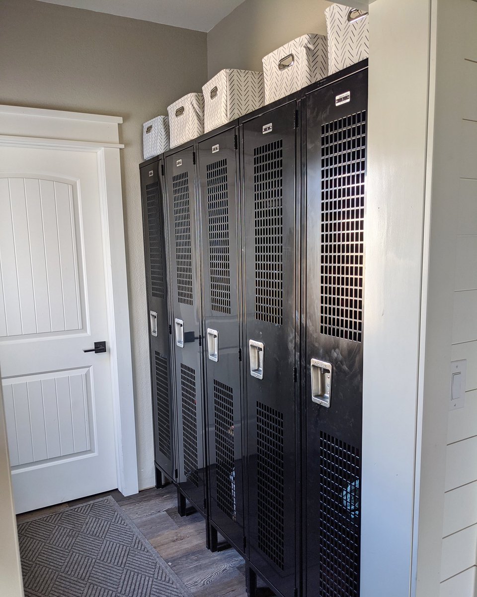 JorgensonLocker's tweet image. Wanting your home to be more organized as we head into fall? Lockers are the perfect storage solution in areas like mudrooms, garages, or entryways that tend to get cluttered with outerwear. Plenty of space for shoes, boots, jackets, hoodies, hats and more. #tuesdaytip #mudroom