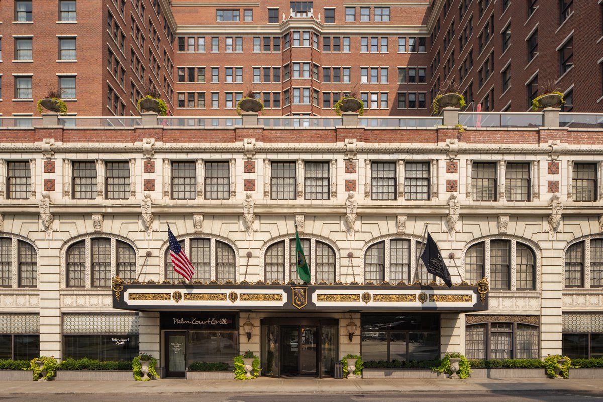 DavidsonHospGrp's tweet image. Congratulations to The Historic @DavenportHotel @VisitSpokane for being named one of the "10 best hotels and resorts in the US for historic stays" according to  @USATODAY @10Best editors and readers. 

Stay hungry, stay humble! 🖤 

#historichotels #spokane #hotelsandresorts