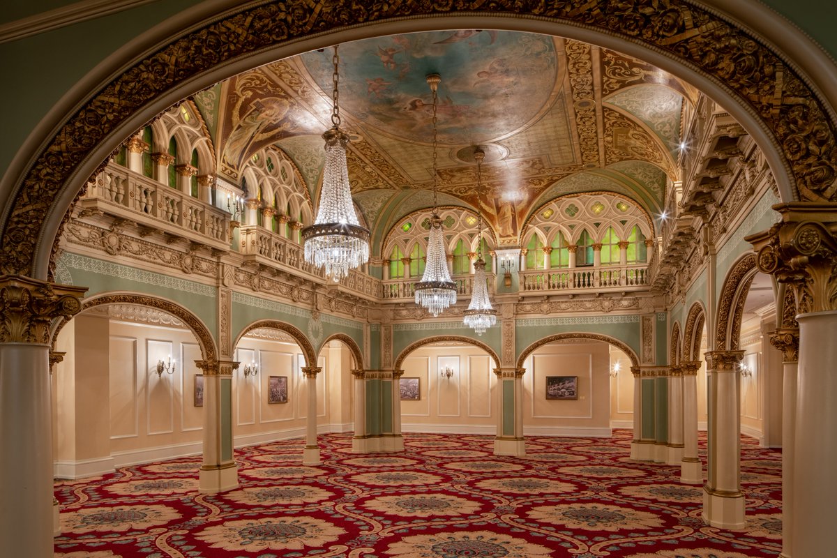 DavidsonHospGrp's tweet image. Congratulations to The Historic @DavenportHotel @VisitSpokane for being named one of the "10 best hotels and resorts in the US for historic stays" according to  @USATODAY @10Best editors and readers. 

Stay hungry, stay humble! 🖤 

#historichotels #spokane #hotelsandresorts