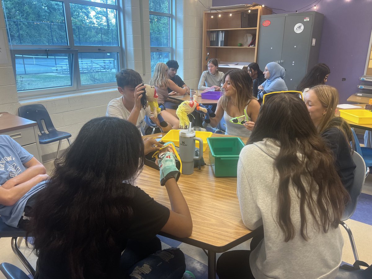 ZCastellanoAPS's tweet photo. Students in Child Development are getting ready to work with preschoolers by inventing fun games with the toys. https://t.co/lu4MNYSSNj