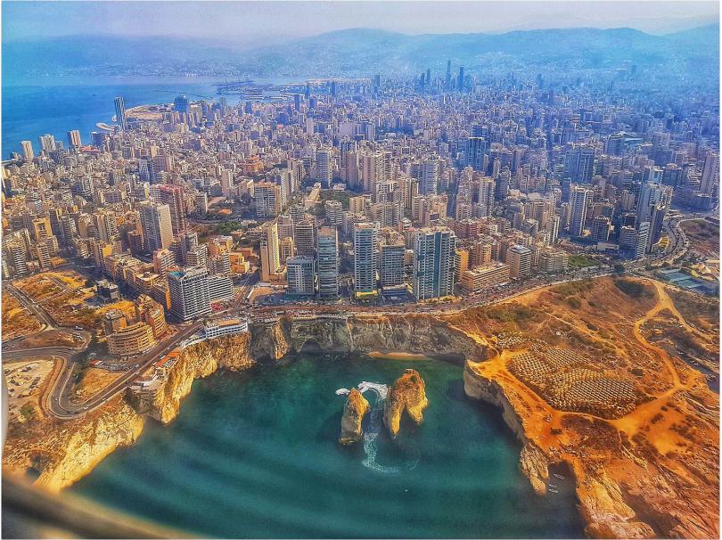 #レバノン 東の衛星テレビ局アルジャジーラなどによりますと、17日午後、中東レバノンの各地で通信機器が爆発し、イスラム教シーア派組織ヒズボラの戦闘員を含む数百人がけがをしたということです。