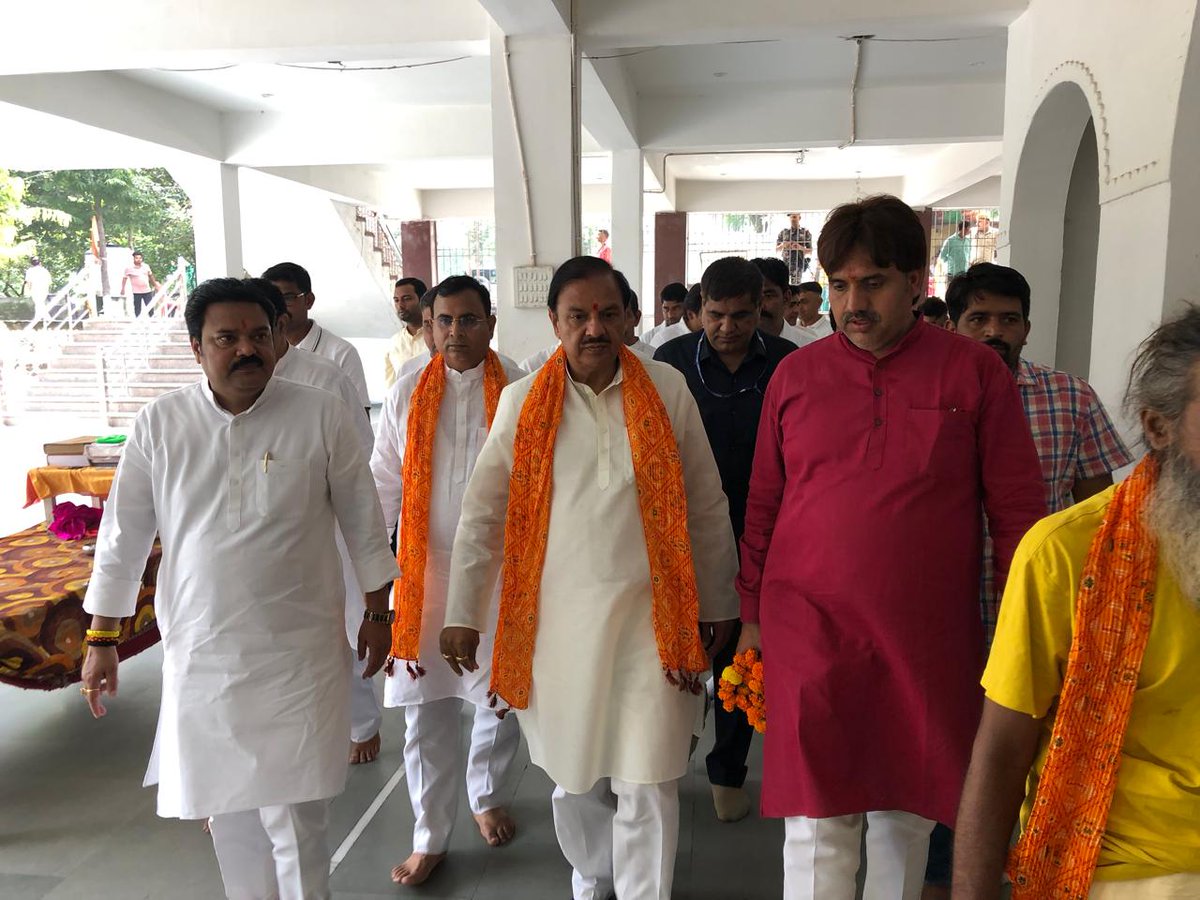 प्रधानमंत्री श्री नरेंद्र मोदी जी के जन्म दिवस के उपलक्ष में आज आदरणीय सांसद डॉ महेश शर्मा जी की गरिमामई उपस्थिति में जिला अध्यक्ष जी के नेतृत्व में स्वच्छता अभियान में सहभागिता रही।