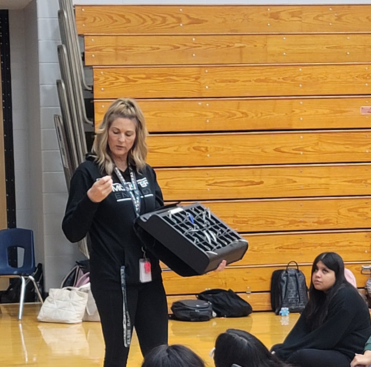 MoniquaMorena's tweet photo. All Alief ISD High School Physical Education students learn how to use heart rate technology to increase cardiovascular endurance during fitness activities. #AliefProud #WeTeach #MovementMakers #exerciseyourbrain https://t.co/C2AwP5Dkot