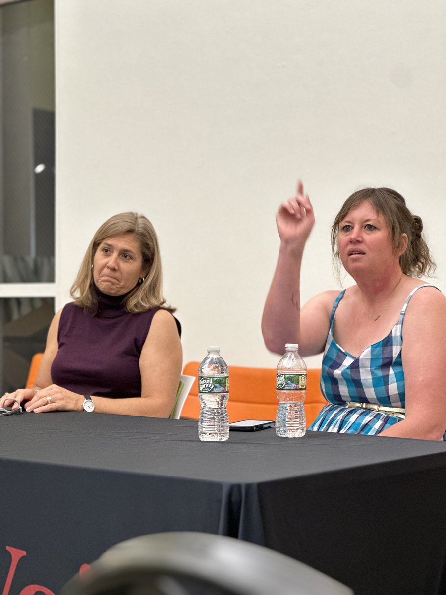 raqueldefavori's tweet photo. Thanks professors @MrLewisSpeaks and @RNewmanValencia for the opportunity to hear a great professional that’s out there in the field ! And thanks @GabrielleRusson for your inspiring words and thoughts!
#TMP24 https://t.co/Cx2JdSAy4p