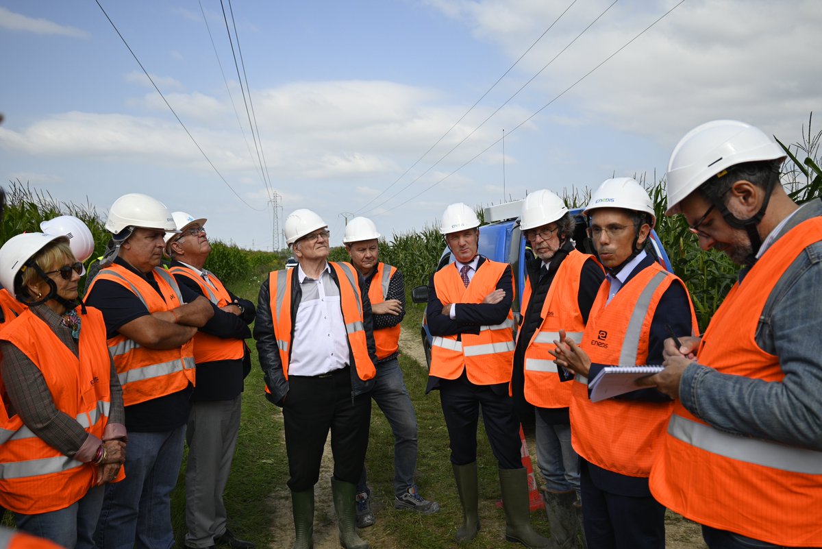 ⚡Visite d’un chantier HTA à Aubépierre-Ozouer-le-Repos

Remplacement d’une section de ligne HTA et de sa chaîne d’isolation, et dépose d’un poteau. Une intervention intégrée au programme national d'<a href="/enedis/">Enedis</a>  de 96 milliards d’euros, visant à moderniser les réseaux électriques.