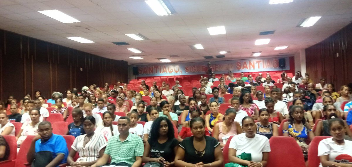 Dió inicio en #SantiagoDeCuba la edición 47 del curso para reservas de cuadro en la facultad del <a href="/PartidoPCC/">Partido Comunista de Cuba</a> Hermanos Marañón, jóvenes dispuestos a seguir aportando a la #Revolución.
#UJCdeCuba 
<a href="/MeyvisEstevezE/">Meyvis Estevez Echevarría</a> <a href="/DrRobertoMOjeda/">Dr. Roberto Morales Ojeda</a>