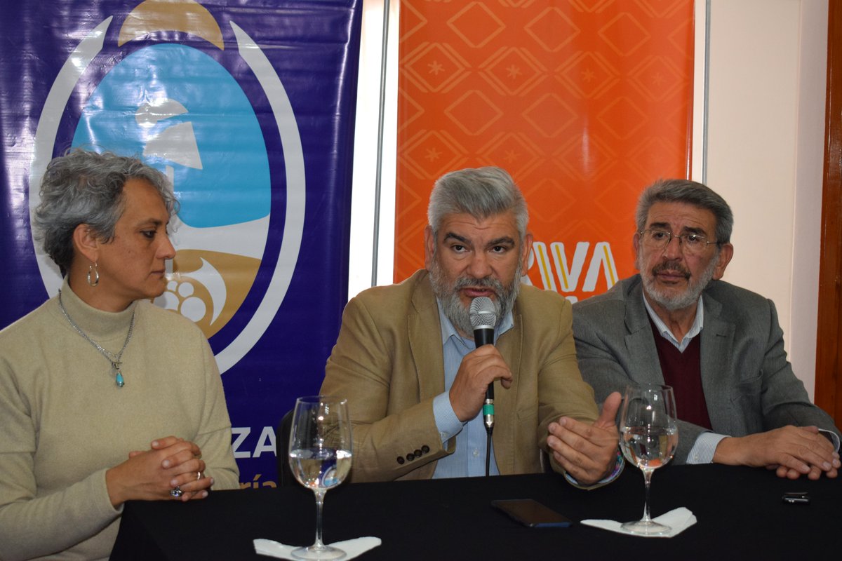Rivadavia_Mza's tweet photo. 𝑺𝑬 𝑷𝑹𝑬𝑺𝑬𝑵𝑻𝑶 𝑳𝑨 𝑭𝑬𝑹𝑰𝑨 𝑫𝑬𝑳 𝑳𝑰𝑩𝑹𝑶 "𝑳𝑬𝑻𝑹𝑨𝑺 𝑫𝑬 𝑪𝑼𝒀𝑶"
El intendente Ricardo Mansur junto al subsecretario de Cultura, Diego Gareca, presentaron la edición 2024 de la Feria del Libro denominada Letras de Cuyo. https://t.co/ZBV1FzAzm6
