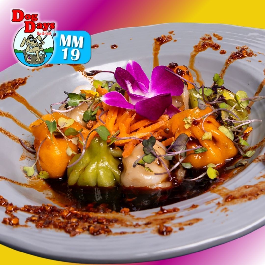 dogdays19's tweet photo. #MenuSpotlight: Trio of Shrimp Dumplings🦐
Drizzled with a sesame soy sauce, topped with Chile crisp &amp; served with pickled carrots, you get 3 of each; 👉Ginger Shrimp, Sesame Shrimp, &amp; Chive and Shrimp. YUM!😋

#Shrimp #Seafood #Dumplings #LakeOfTheOzarks https://t.co/dzoChkyZOw