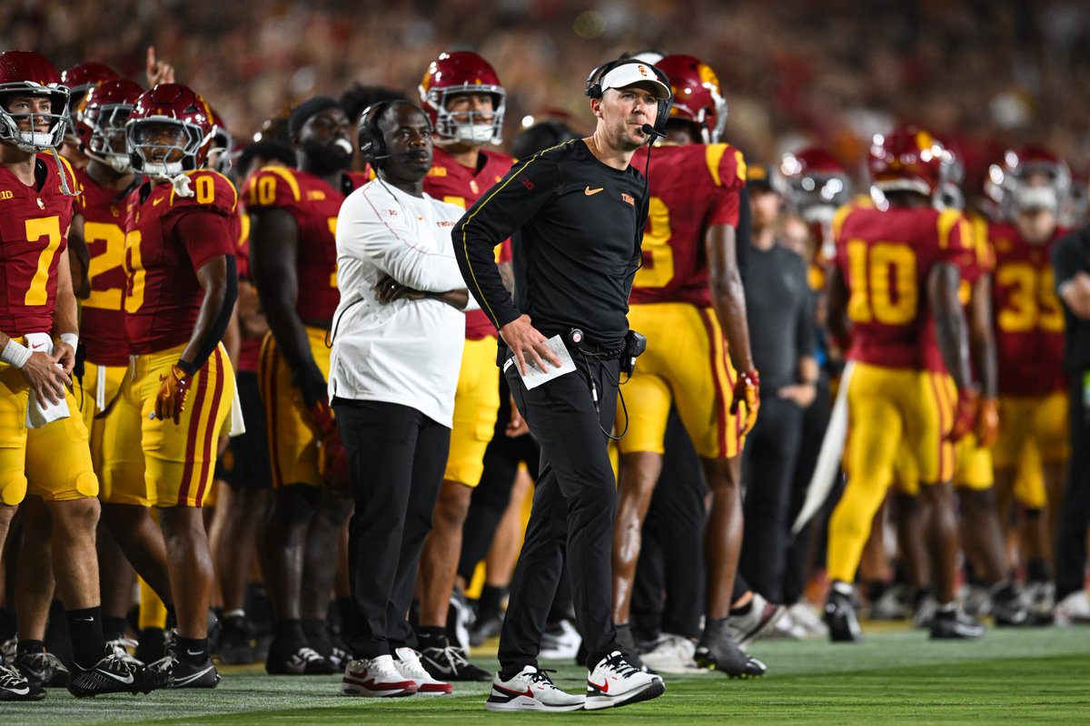 CSayf23's tweet photo. Lincoln Riley on Michigan:

"They’re like most teams that have had a run of great years and then had, obviously, a tremendous year last year. What you’re judged on is so high. Make no mistake about it, this is still a very, very, very good football team. And anybody that thinks they’re not is crazy, alright?"

His full comments on the Wolverines: https://t.co/DCt8HRXg0d