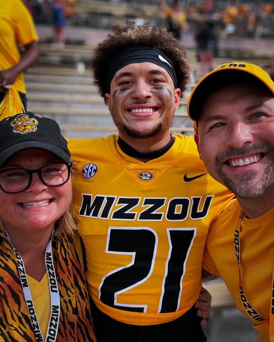 JonnyGreco's tweet photo. Seeing #6 team in the country play football @mizzoufootball… insane life experience. Seeing your nephew who’s a 1 billion percent better human than a football player (hint - he’s good at that too)… truly priceless. We love you @TrajenGreco #HappyCreating https://t.co/4L8rbh4XDq