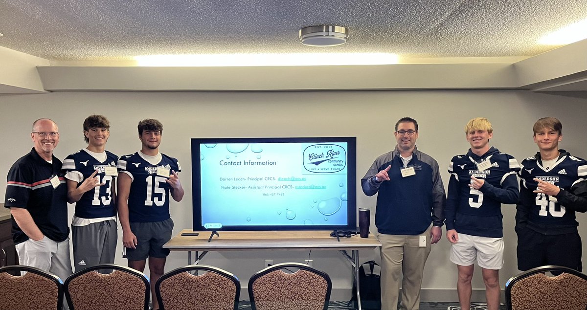 darrenleach33's tweet photo. A big CRCS salute to these Mavs for helping us present our Read Option program today at the East Tennessee Partners in Education conference. We celebrated with lunch in style. #loveservecare @BenDownsACMAVS @MaverickAD1 @ACSchoolsTN @ACMav4Life https://t.co/9y7tHBuYKx