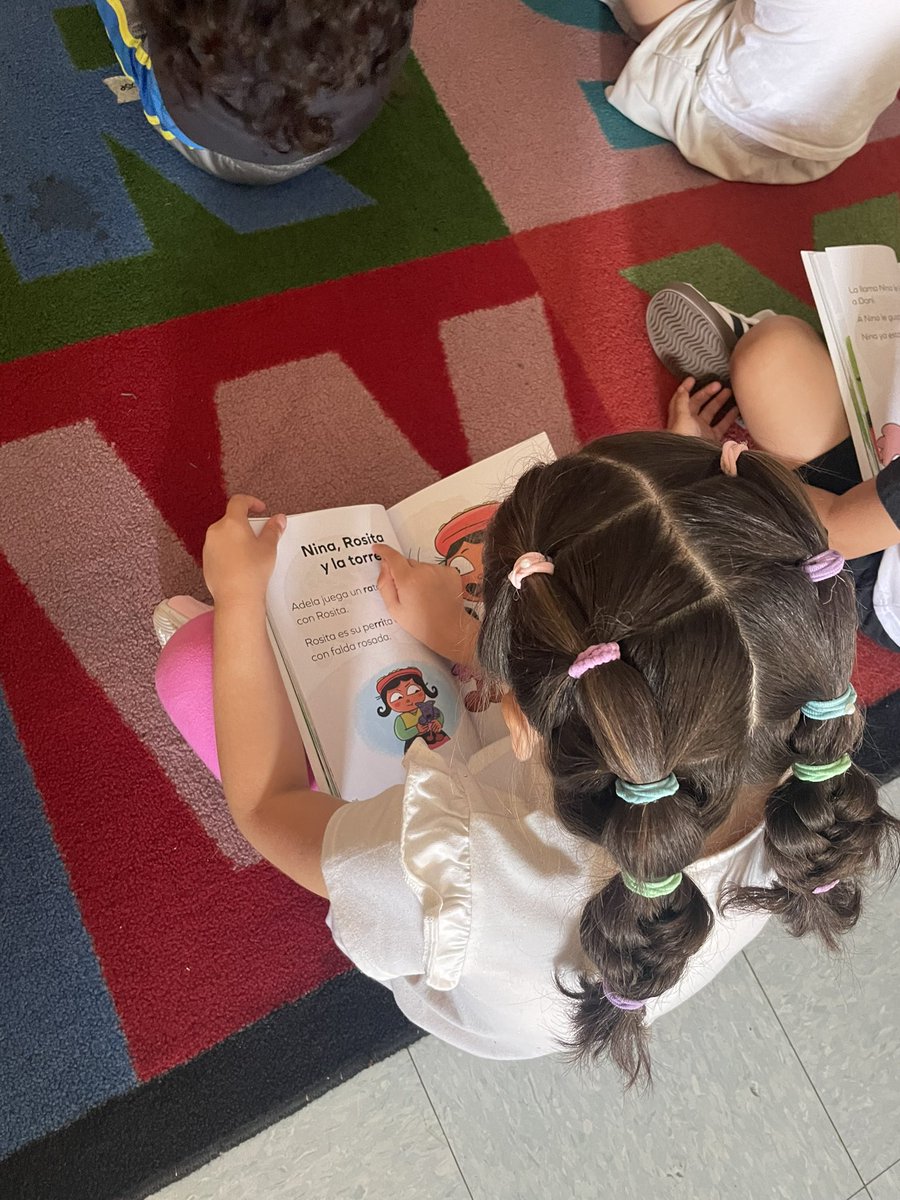 MrsJanuszyk's tweet image. As I sat down next to this 1st grader as the class settled in for their Lectoescritura lesson, she whispered to me, “Maestra, guess what? I can read!” 🥹 @OrtizGdelgado @Ms_Bazz @Amplify #d100inspires #teampershing #d100inspira (&amp;amp;@_MrsMaldonado_ 🙌🏻)