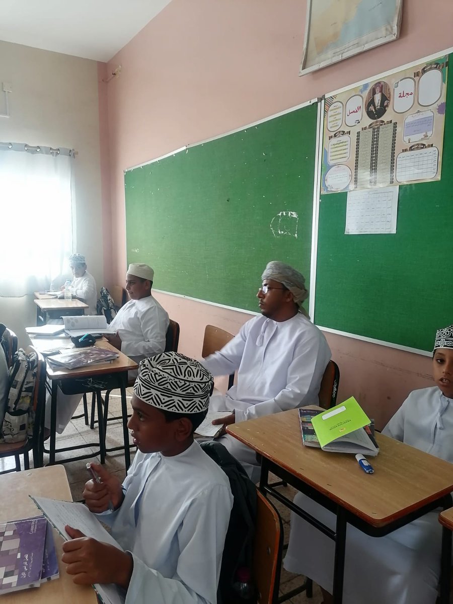 ابداع الأستاذ المتميز حسن العجمي حيث طبق مجموعة من الاستراتيجيات التعليمية التي تثري الموقف الصفي وتحقق اهداف الدرس