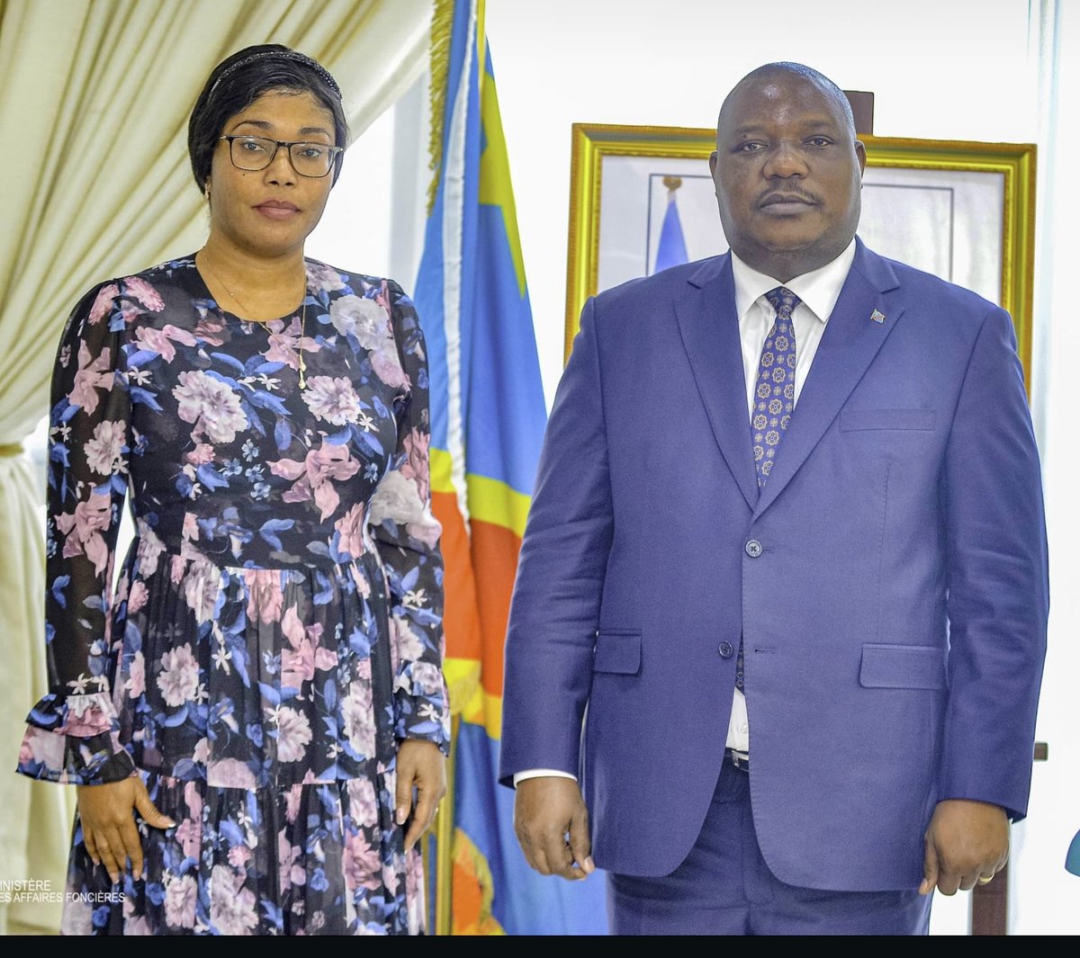 Ma base d'abord  et avant tout!
J'ai rencontré ce jour Mme Acacia BANDUBOLA, Ministre d'Etat  aux affaires foncières. J'ai salué ses efforts et porté à sa connaissance la tentative de spoliation des terres de la population du village de Mumosho /Kabare par un particulier.
Dossier