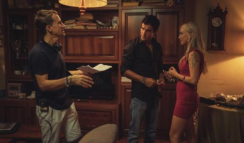 ‘#ídolos’ explora las relaciones humanas entre un mánager y su piloto, ambientada en el fascinante mundo de <a href="/MotoGP/">MotoGP™🏁</a>. Una historia de superación, ego, adrenalina, amor y segundas oportunidades.
.
#4catspictures #ÓscarCasas #AnaMena <a href="/WarnerBrosSpain/">Warner Bros. España</a>