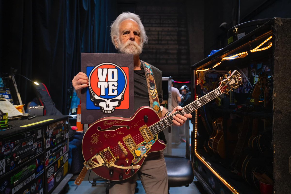 BobWeir's tweet image. Hey Now! Today is #NationalVoterRegistrationDay. Check your voter status or register now with @HeadCountOrg at HeadCount.org/Register.

📷: Chloe Weir