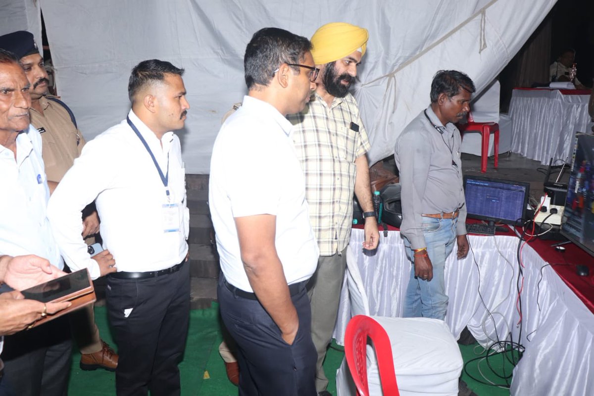 कलेक्टर श्री आशीष सिंह चल समारोह स्थल पहुंचे। 

वहां उन्होंने कार्यक्रम स्थल का निरीक्षण किया।

#jhanki 
#festival 
#indore 
#AnantaChaturdashi
#AnantChaturdashi2024
<a href="/TrustsReligious/">Religious Trusts & Endowments Department, MP</a>