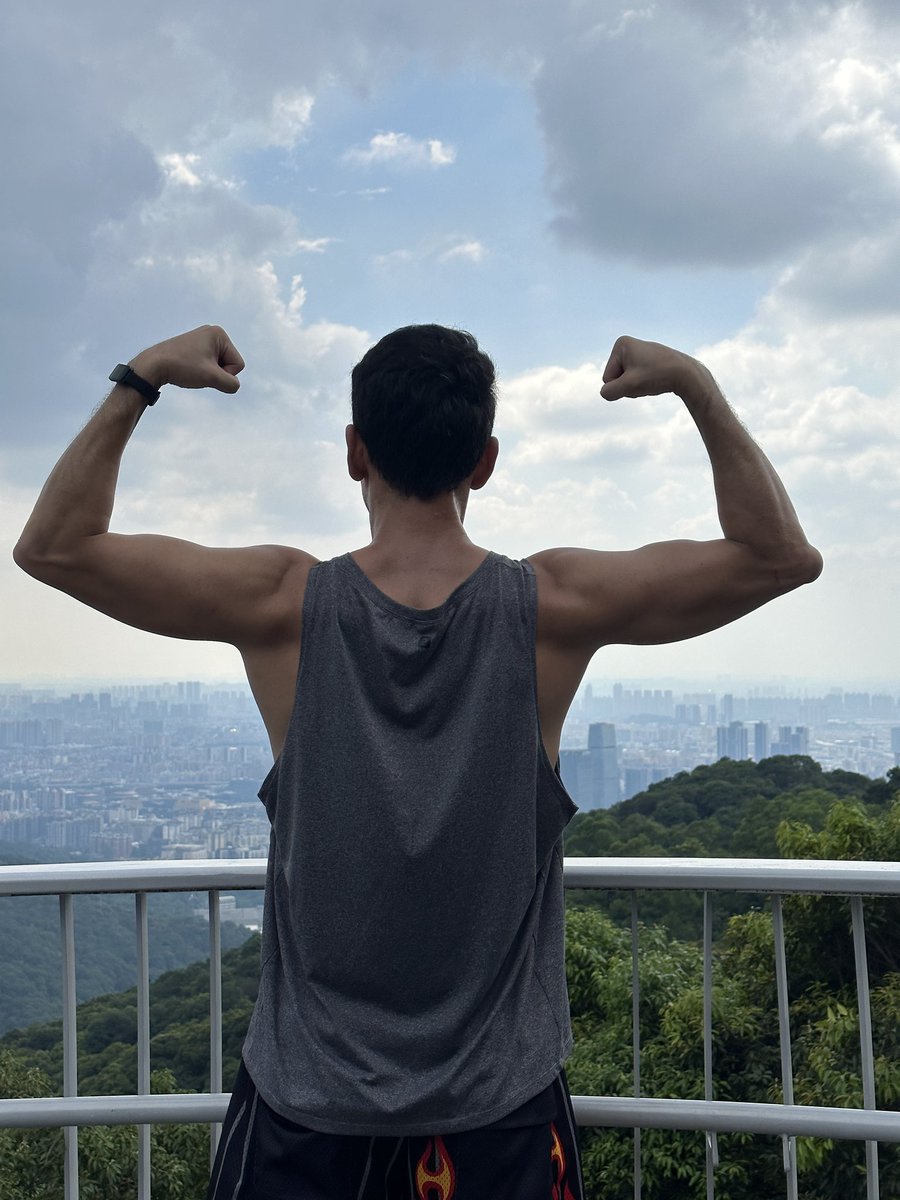 巨施强伸 tweet media