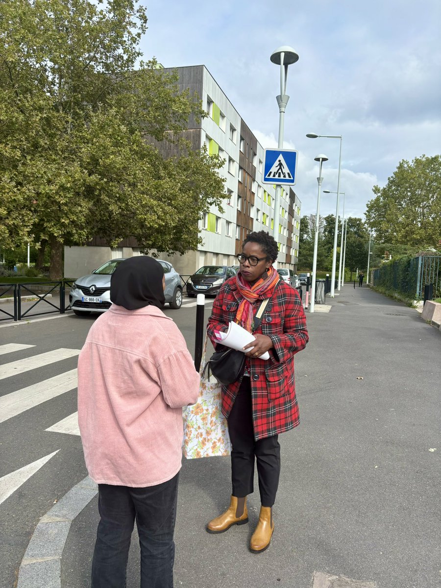 Cette semaine, les élu•es et militant•es de <a href="/lacourneuveens1/">La Courneuve Ensemble</a> viennent à la rencontre des habitant•es pour leur présenter le projet d’avenir porté par <a href="/OumarouDouk/">Oumarou Doucouré</a> pour les élections municipales de 2026 !
