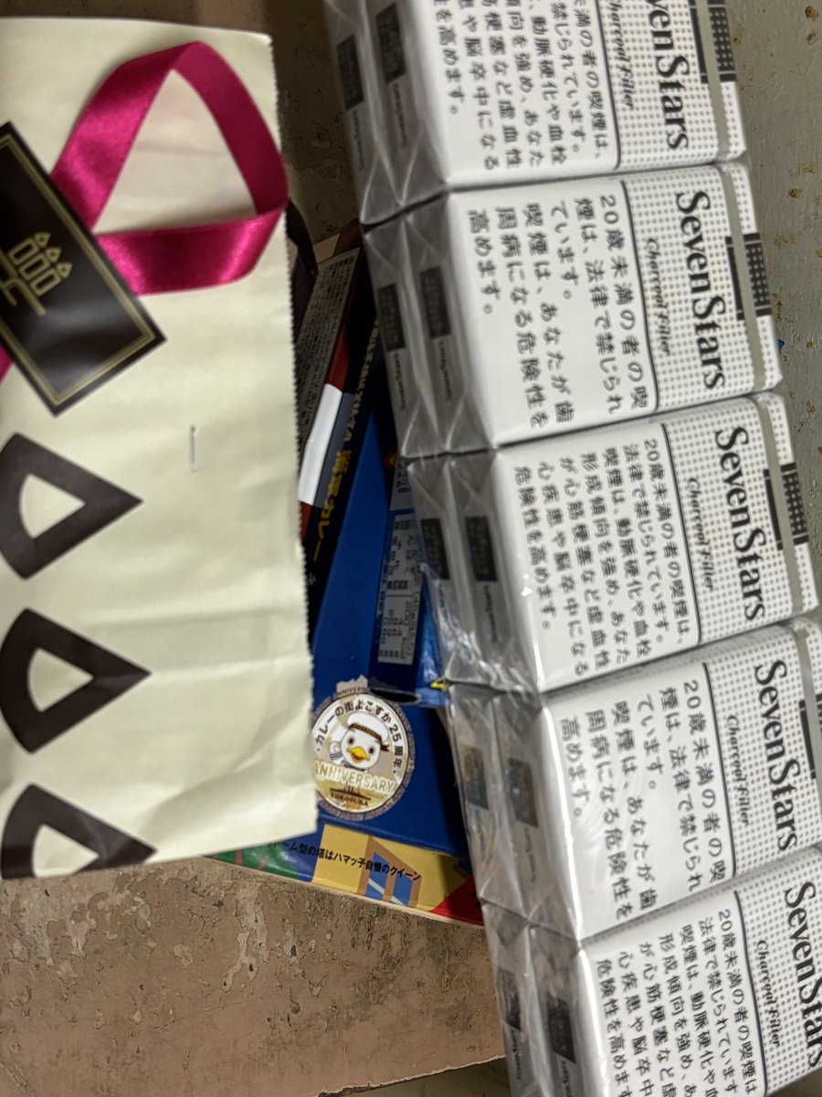 CCCook0007's tweet photo. 24歳になりました。
煙草に甘いものに珈琲豆にカレー。
皆様僕の趣向を熟知してはりますな＾＾ https://t.co/hchloBaOWi