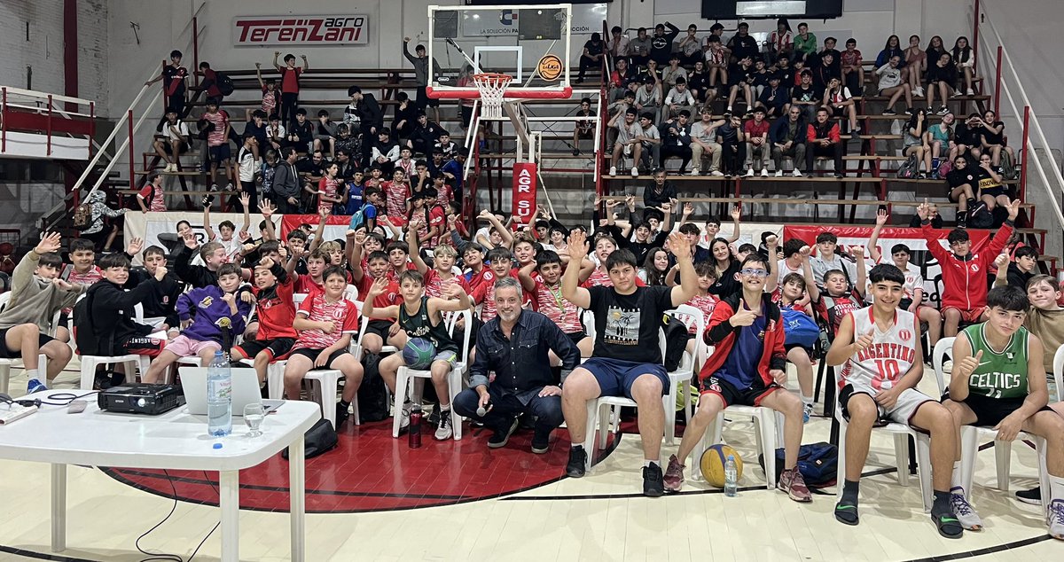 GCMassa's tweet photo. Charla sobre tecnopatias y Ludopatia en el club Argentino  de Marcos Juárez.
Deportistas y padres participaron del encuentro. https://t.co/Bs1gm7jQUD