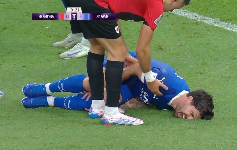 ياليتها هدف للريان ولا اصيب نيفيز 😔 #الهلال_الريان