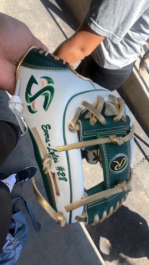 MaddieMadz_'s tweet photo. Got my Glove and I love it!!! @SacStSoftball #LLGrammy #LLZo https://t.co/7Ug0HEhL2X